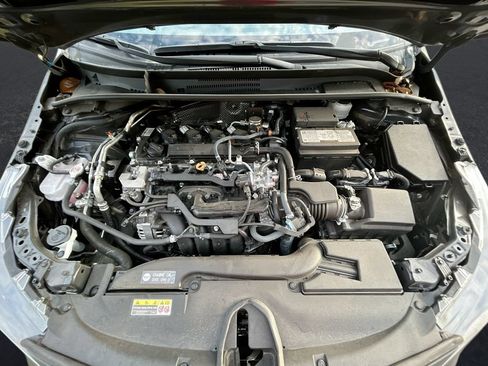 Used 2025 Toyota Corolla LE FWD image 31
