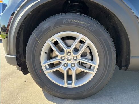 New 2026 Ford Explorer Active w/ Active Comfort Package image 9