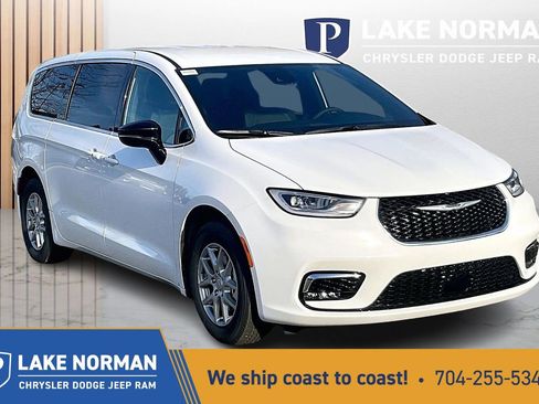 New 2026 Chrysler Pacifica Select image 1