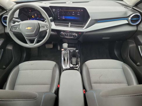 Used 2025 Chevrolet Trax LT FWD image 14