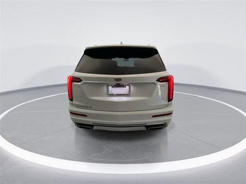 Used 2021 Cadillac XT6 Premium Luxury image 3
