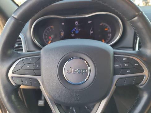 Used 2020 Jeep Grand Cherokee Laredo w/ Quick Order Package 2BN North image 23