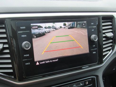 Used 2022 Volkswagen Atlas SEL R-Line image 10