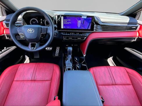 Used 2025 Toyota Camry XSE FWD image 8