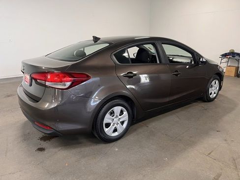 Used 2017 Kia Forte LX image 3