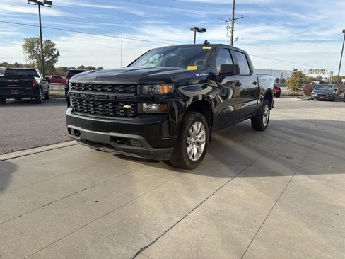 Used 2020 Chevrolet Silverado 1500 Custom w/ Custom Value Package image 5