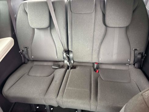 Used 2024 Kia Carnival LX FWD image 12
