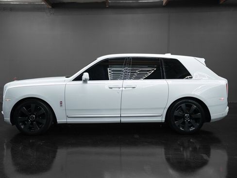 Used 2020 Rolls-Royce Cullinan image 2