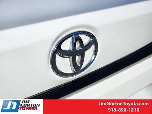 Used 2021 Toyota Corolla LE image 12