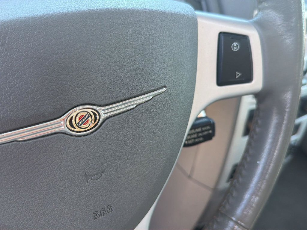 Used 2010 Chrysler Town & Country Limited w/ Entertainment Group #3 FWD image 22