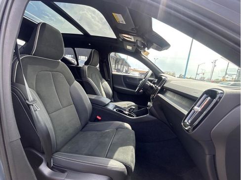 Used 2023 Volvo XC40 Recharge Plus AWD/4WD image 4