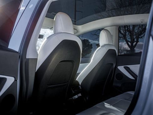 Used 2020 Tesla Model Y Long Range image 26