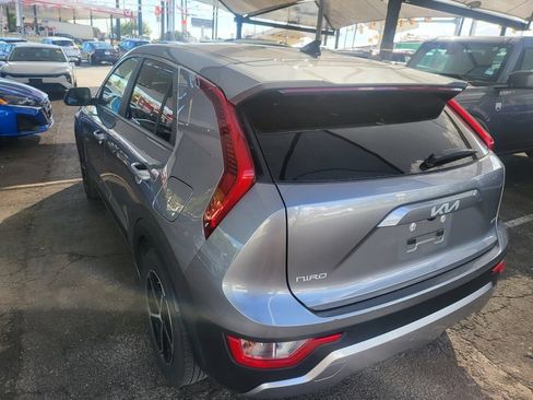 Used 2025 Kia Niro LX FWD image 9
