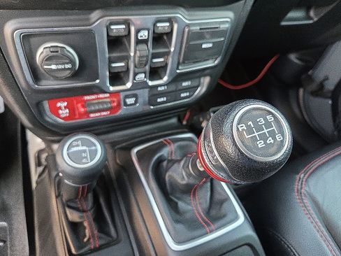 Used 2018 Jeep Wrangler Unlimited Rubicon w/ Dual Top Group image 18