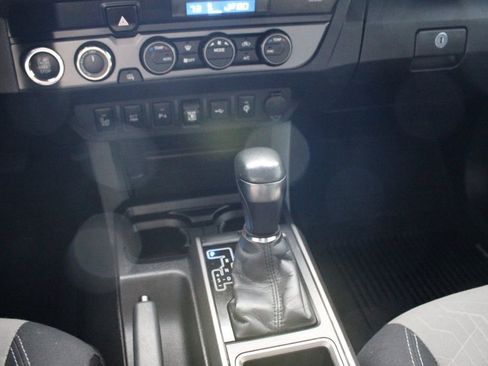 Used 2021 Toyota Tacoma TRD Sport w/ Technology Package image 38