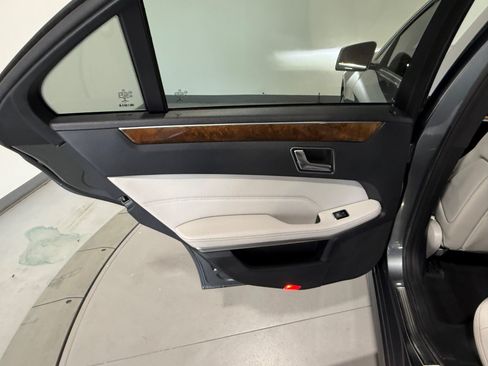 Used 2016 Mercedes-Benz E 350 4MATIC Sedan image 41
