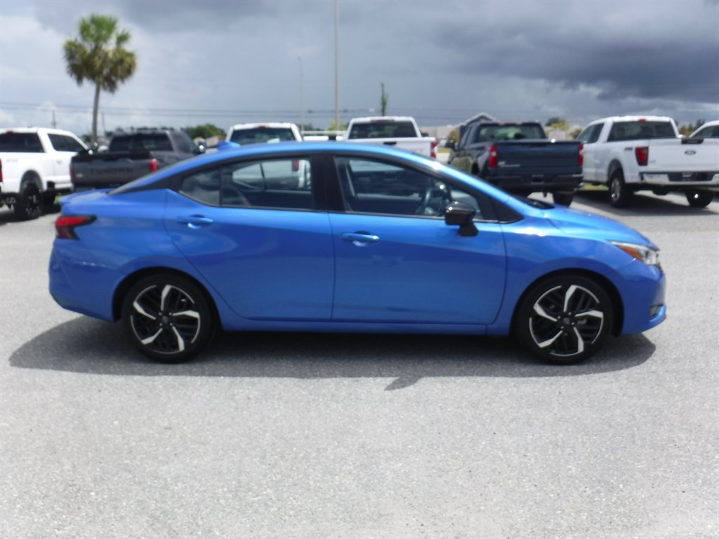 Used 2024 Nissan Versa SR FWD image 3