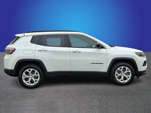 Used 2024 Jeep Compass Latitude image 7
