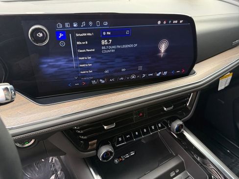 Certified 2025 Chevrolet Suburban High Country image 17