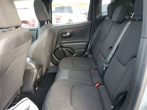 Used 2018 Jeep Renegade Altitude w/ UConnect 8.4 Nav Group image 24