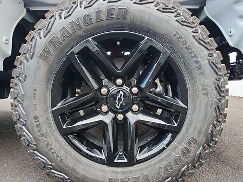 New 2026 Chevrolet Silverado 1500 Custom Trail Boss w/ LPO, Dark Essentials Package AWD/4WD image 9