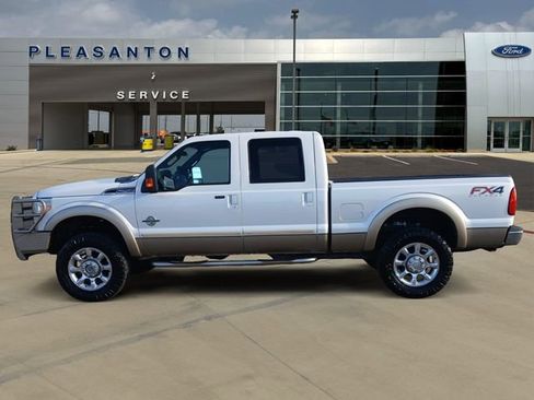 Used 2012 Ford F250 Lariat w/ Lariat Interior Pkg image 2