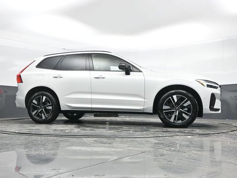 New 2026 Volvo XC60 B5 Plus w/ Protection Package Premier AWD/4WD image 39
