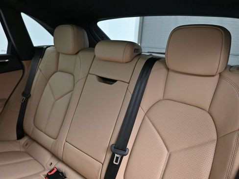Certified 2026 Porsche Macan AWD/4WD image 6