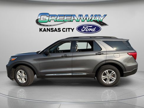 Used 2023 Ford Explorer XLT AWD/4WD image 5