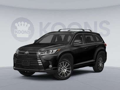 Used 2018 Toyota Highlander SE w/ Carpet Mat Package (TMS)