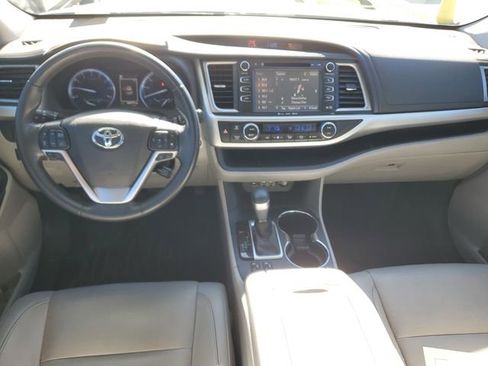 Used 2019 Toyota Highlander XLE image 14