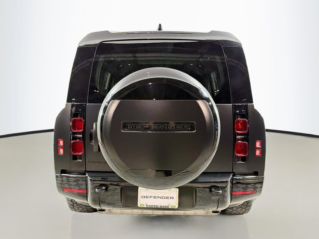 Certified 2024 Land Rover Defender 130 X-Dynamic SE AWD/4WD image 6