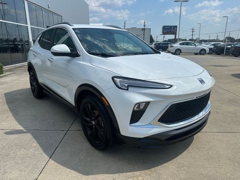 Used 2024 Buick Encore GX Sport Touring image 3