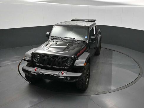 Used 2024 Jeep Gladiator Rubicon w/ Convenience Group AWD/4WD image 17