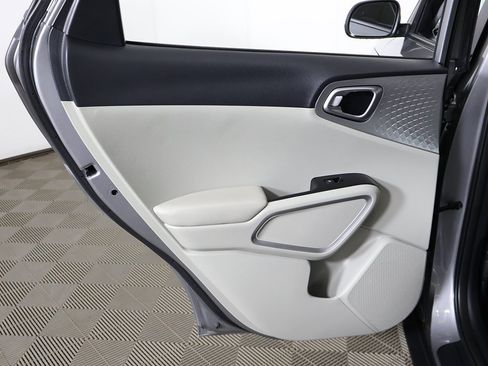 Used 2023 Kia Soul LX w/ LX Technology Package image 23