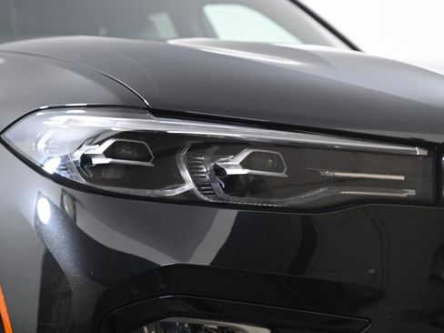 Used 2022 BMW X7 xDrive40i w/ M Sport Package image 4