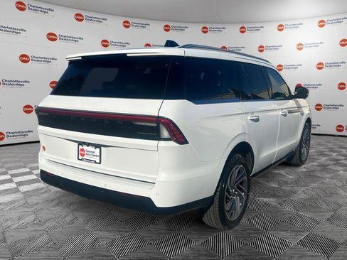 New 2026 Lincoln Navigator Reserve AWD/4WD image 5