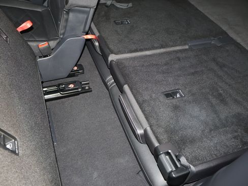 Used 2025 Volkswagen Atlas SE image 47