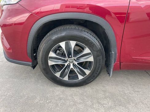 Used 2020 Toyota Highlander XLE w/ Protection Package #3 AWD/4WD image 30
