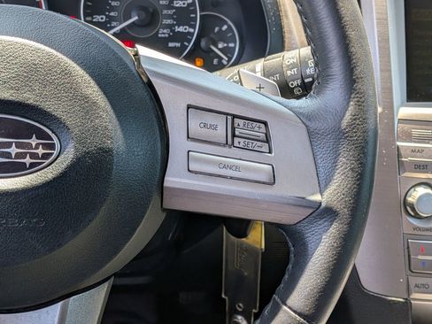 Used 2011 Subaru Outback 2.5i Limited image 16