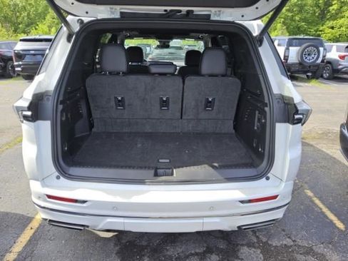 Used 2025 Buick Enclave Avenir FWD image 9