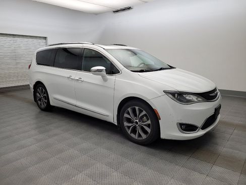 Used 2017 Chrysler Pacifica Limited FWD image 11