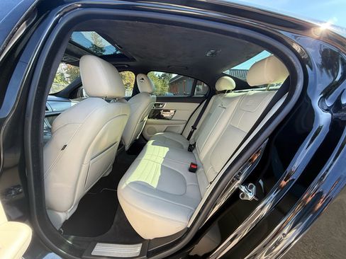 Used 2010 Jaguar XF R image 14