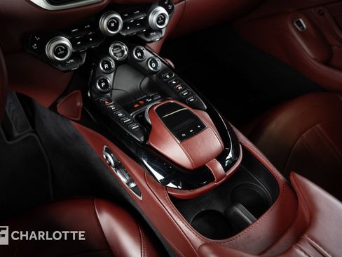 Used 2020 Aston Martin V8 Vantage Coupe image 28