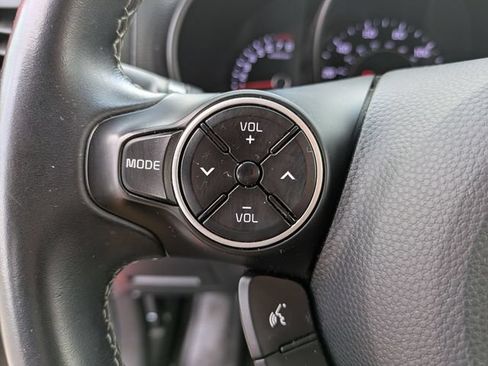 Used 2019 Kia Soul + FWD image 11