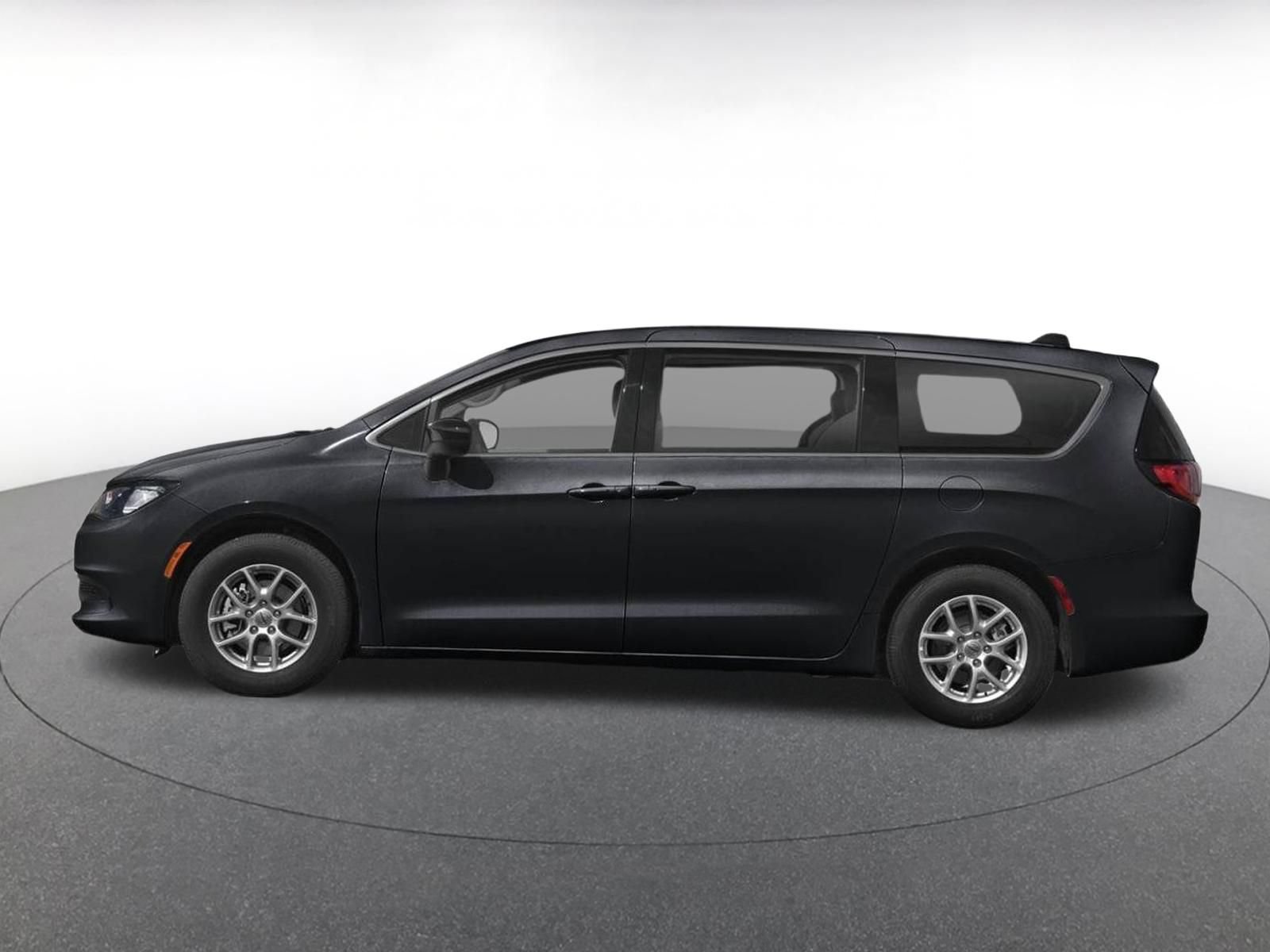 Used 2023 Chrysler Voyager LX FWD image 3
