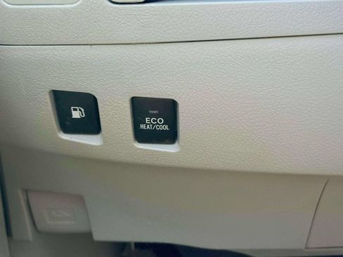 Used 2010 Toyota Camry Hybrid FWD image 32