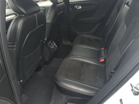 Used 2021 Volvo XC40 T5 R-Design w/ Climate Package image 17