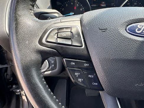 Used 2018 Ford Escape SE w/ SE Sport Appearance Package FWD image 12