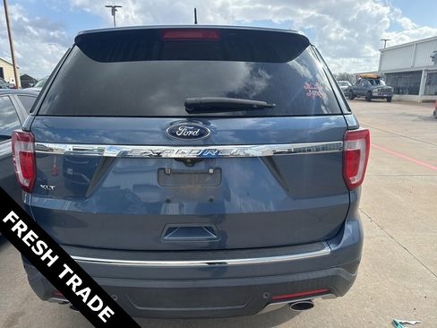 Used 2018 Ford Explorer XLT w/ Equipment Group 202A image 4